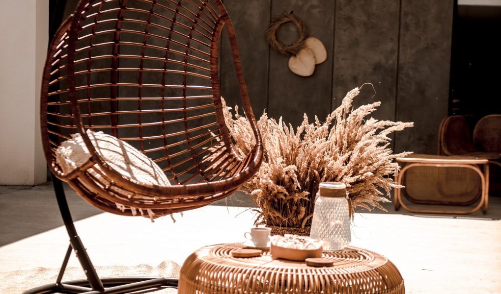 Monnarita fotel Hugo stolik Fito Balkony, tarasy czy patio to przestrzeń, która wiosną i latem. Wymarzona oaza. Aranżacje tarasów i balkonów z Monnarita