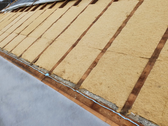 Maty czy granulat z włókien drzewnych?