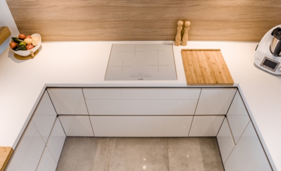 Co masz odłożyć na blat, lepiej… schowaj do szuflady