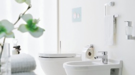 W jasnych barwach – 3 odcienie łazienki