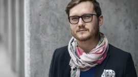 Jan Sikora jest właścicielem pracowni Sikora Wnętrza, ponadto prowadzi Pracownię